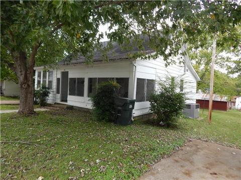 202 Spring St, Dickson, TN 37055 photo 1