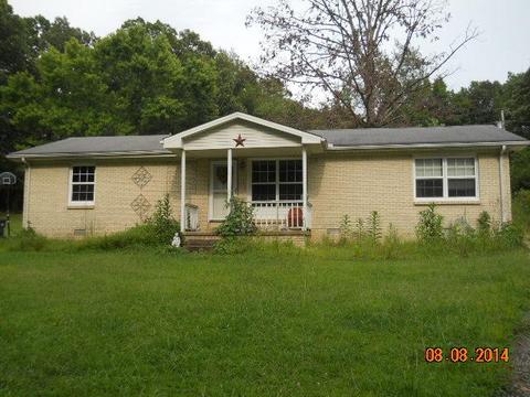 111 Maple St, Dickson, TN 37055 photo 1