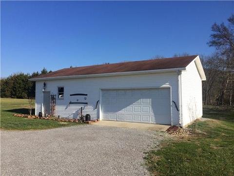 745 Bugscuffle Rd, Wartrace, TN 37183 photo 4