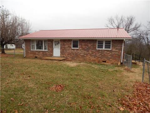 200 Spring St, Vanleer, TN 37181 photo 1