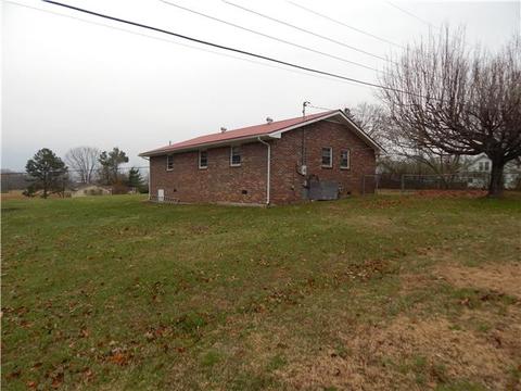200 Spring St, Vanleer, TN 37181 photo 17