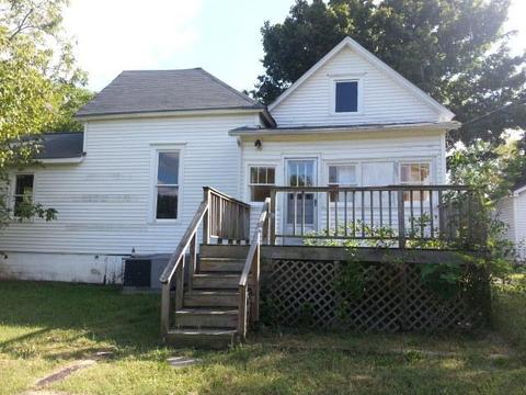 705 W Walnut St, Dickson, TN 37055 photo 2