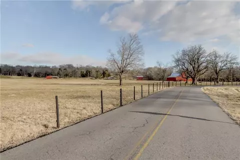 4212 Armstrong Rd, Cottontown, TN 37048 photo 10