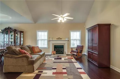 105 Lena Loop, Burns, TN 37029 photo 4