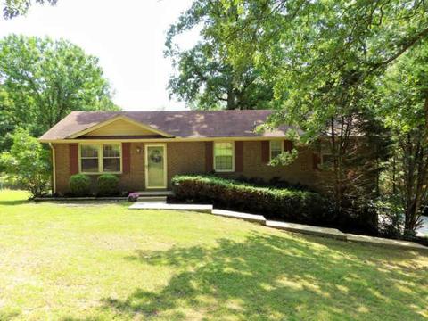 113 E Circle Dr, Burns, TN 37029 photo 1