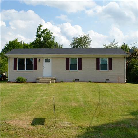 109 Mae Cir, Dickson, TN 37055 photo 2