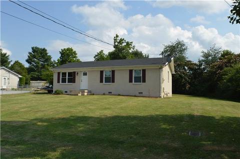 109 Mae Cir, Dickson, TN 37055 photo 1