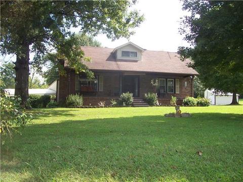1330 E Beaverdam Rd, Centerville, TN 37033 photo 1