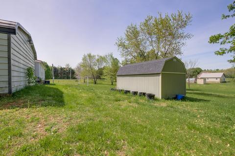 345 Wall Rd, Cunningham, TN 37052 photo 2
