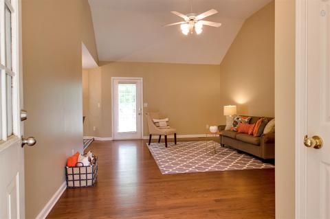 537 Leeza Loop, Dickson, TN 37055 photo 3