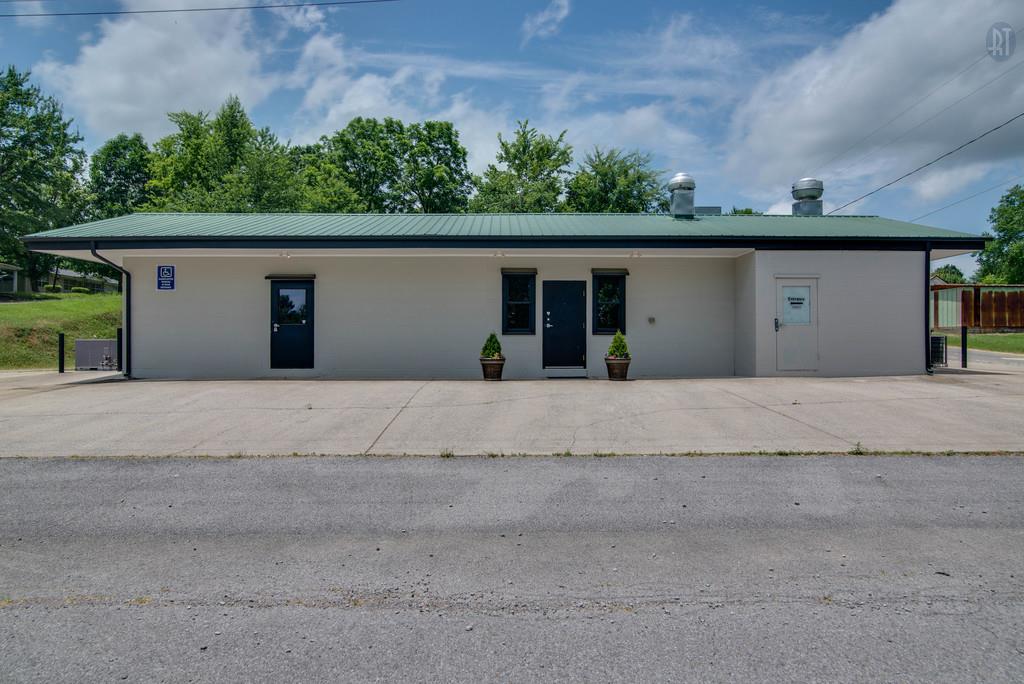 701 W Walnut St, Dickson, TN 37055 photo 1