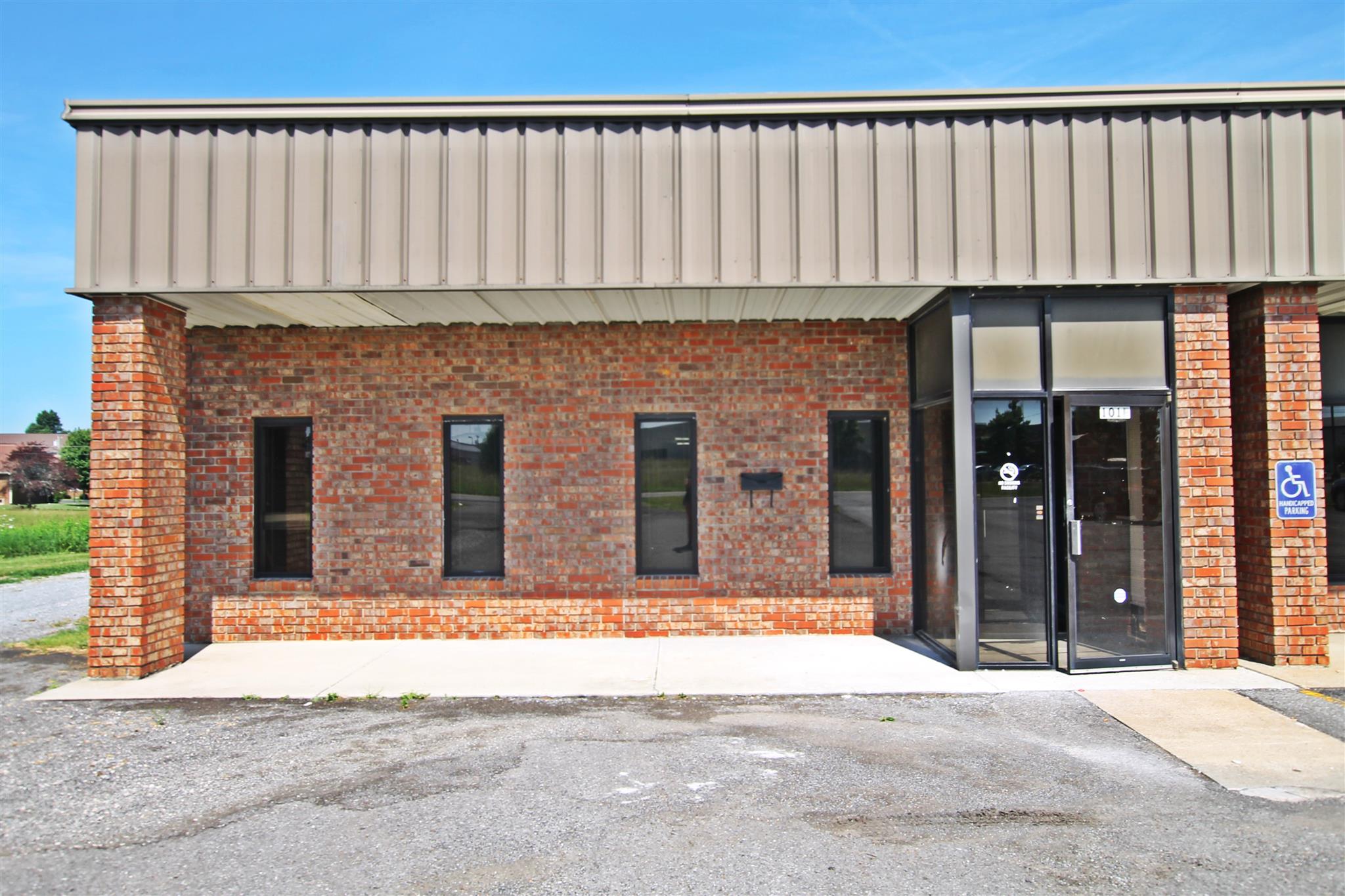 101 Mooreland Dr, Springfield, TN 37172 photo 1