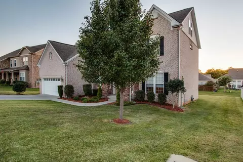 1009 Queens Pl, Spring Hill, TN 37174 photo 2