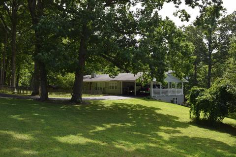 211 E Park Cir, Dickson, TN 37055 photo 1