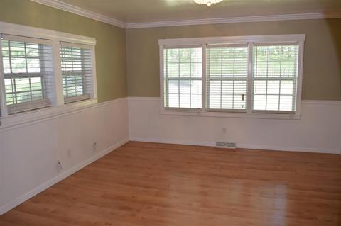 211 E Park Cir, Dickson, TN 37055 photo 4