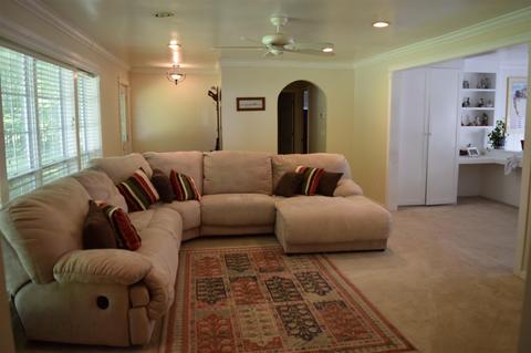 211 E Park Cir, Dickson, TN 37055 photo 2