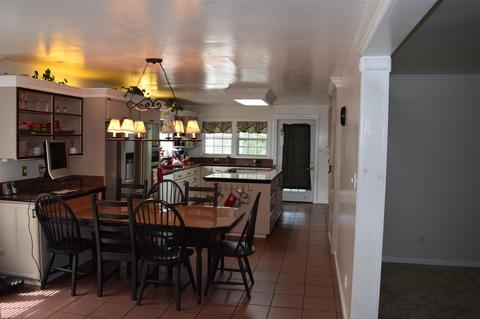 211 E Park Cir, Dickson, TN 37055 photo 3