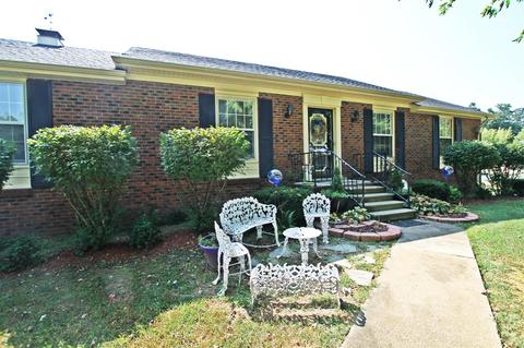 2401 Hickory Dr, Springfield, TN 37172 photo 2
