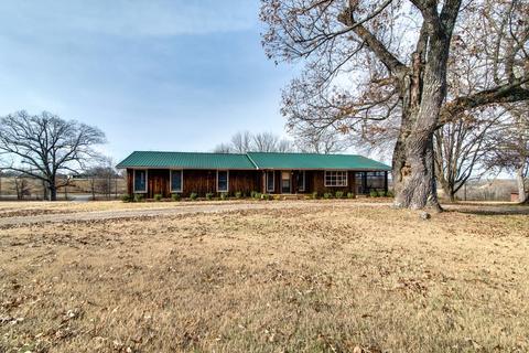 1007 Ridgecrest Dr, Dickson, TN 37055 photo 2