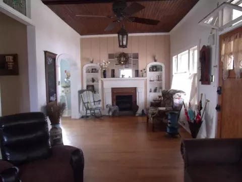 403 W Broad St, Decherd, TN 37324 photo 3