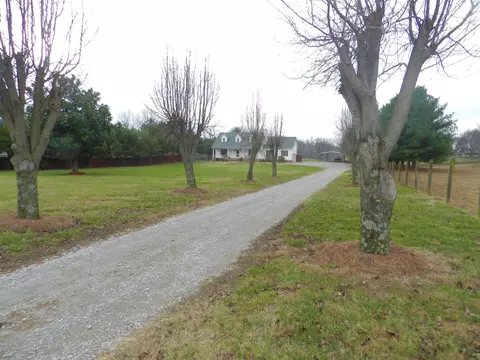 881 Beechcroft Rd, Spring Hill, TN 37174 photo 2
