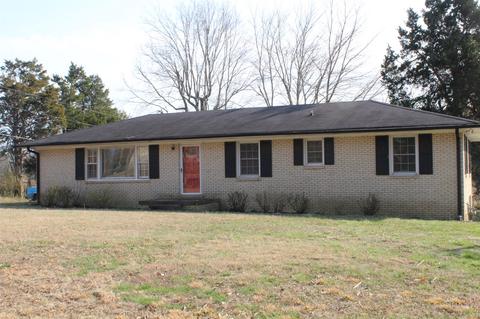 134 S 3rd St, Dickson, TN 37055 photo 1