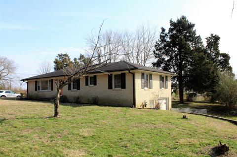 134 S 3rd St, Dickson, TN 37055 photo 2