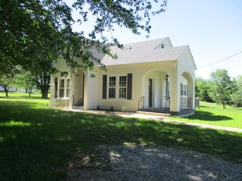 114 E Main St, Loretto, TN 38469 photo 3