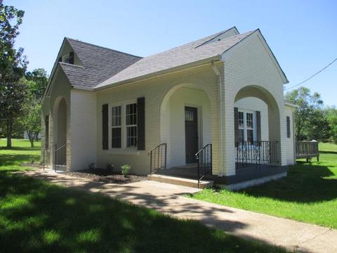 114 E Main St, Loretto, TN 38469 photo 4