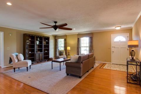 2058 Dade Cir, Dickson, TN 37055 photo 7