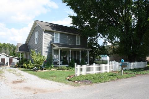 112 3rd Ave N, Loretto, TN 38469 photo 1