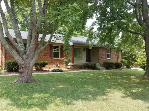 203 Lee Dr, Springfield, TN 37172 photo 1
