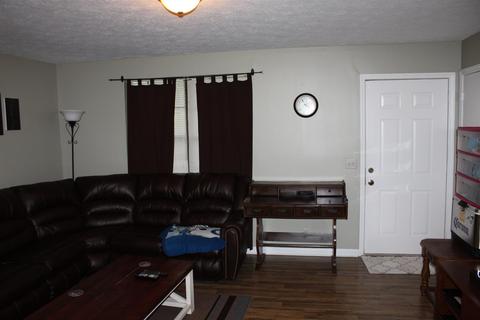 114 E Hunt St, Dickson, TN 37055 photo 2