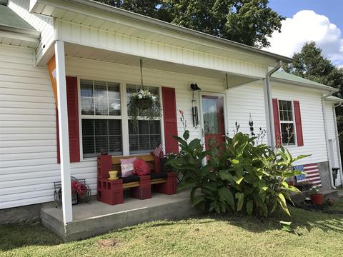 513 Leeza Loop, Dickson, TN 37055 photo 2