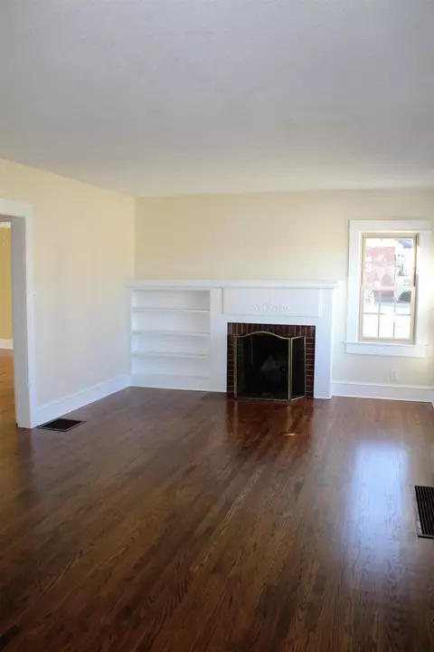 203 W Broad St, Decherd, TN 37324 photo 3