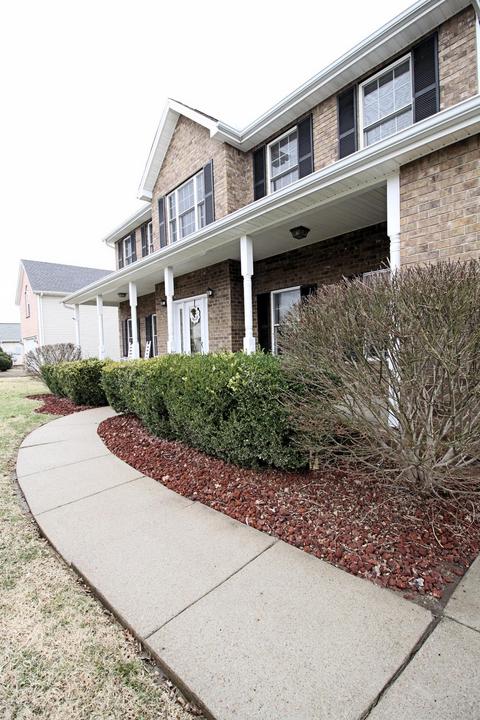 1310 Carmack Ct, Spring Hill, TN 37174 photo 2