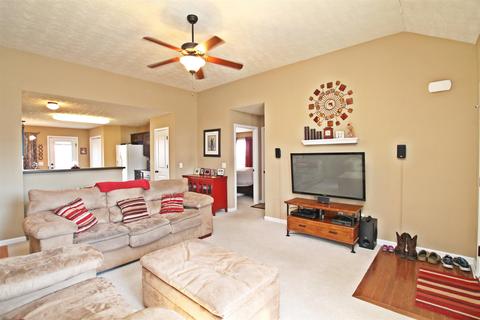 606 Berry Cir, Springfield, TN 37172 photo 3