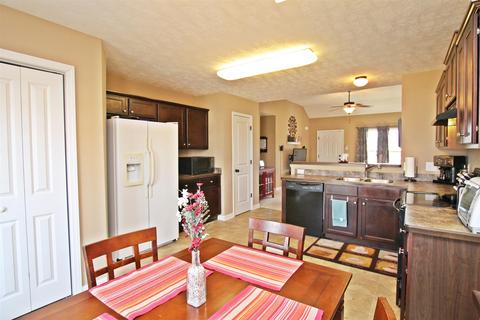 606 Berry Cir, Springfield, TN 37172 photo 11