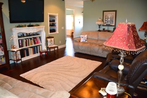 1008 Fairways Dr, Greenbrier, TN 37073 photo 4