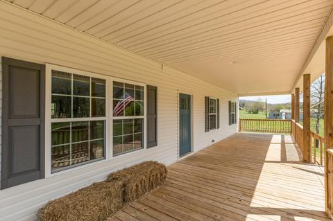 369 Wolf Hill Rd, Bethpage, TN 37022 photo 4