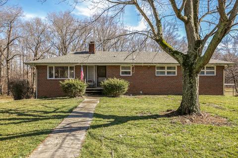 1003 Sycamore Dr, Manchester, TN 37355 photo 1