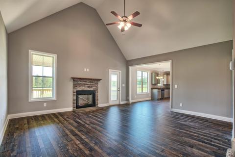 1068 Myatt Loop, Burns, TN 37029 photo 4