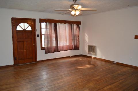 401 Dull St, Dickson, TN 37055 photo 2