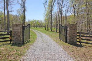 572 Eagle Shore Dr, Dover, TN 37058 photo 1