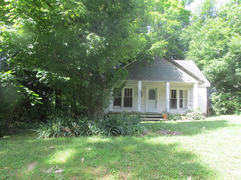 206 E Hunt St, Dickson, TN 37055 photo 1