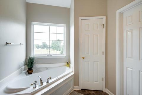 100 Meadowood Loop, Burns, TN 37029 photo 22