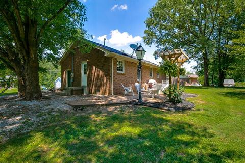 104 Nottingham Rd, Dickson, TN 37055 photo 4