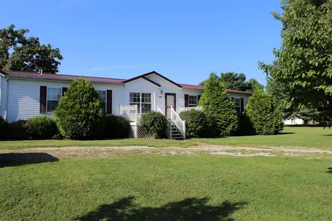 338 Penile Dr, Decherd, TN 37324 photo 2