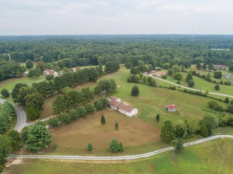 612 Murrell Rd, Dickson, TN 37055 photo 1