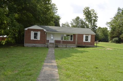 2109 Edgewood Rd, Dickson, TN 37055 photo 1